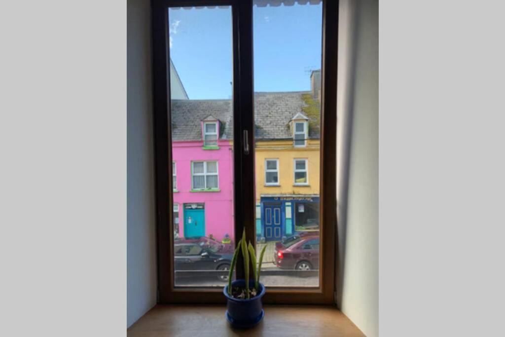 Centre Of Dingle Town - Luxury Holiday Apartment Exterior photo