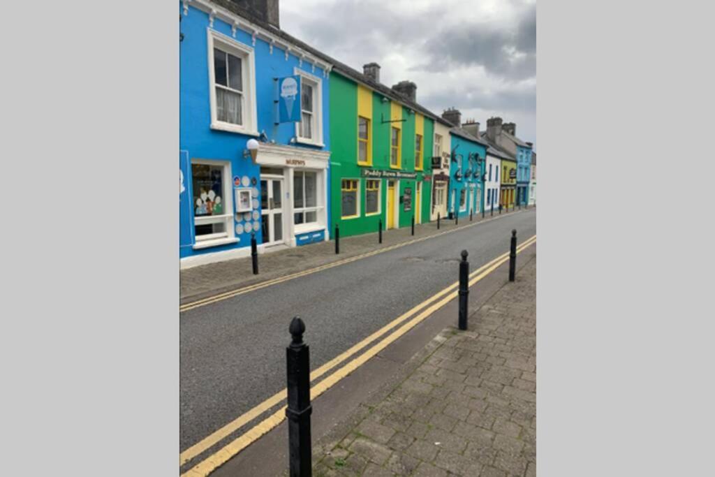 Centre Of Dingle Town - Luxury Holiday Apartment Exterior photo